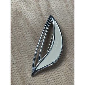 Vintage MONET Cream Color Enamel silver Tone Ribbon geometric Brooch Pin